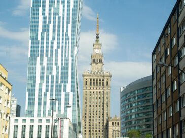 Ile kosztuje życie w Warszawie vs Krakowie w 2025 - porównanie