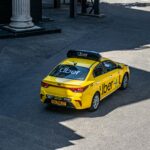 Praca za granicą 2025: czy opłaca się wyjechać za granicę dla lepszej pensji? Analiza stawek i kosztów