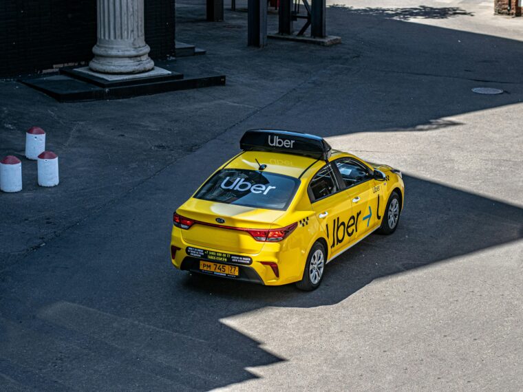 Ile można zarobić w Uber i Glovo - zarobki Uber i Glovo