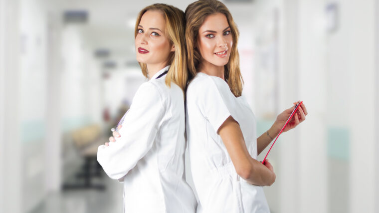 Ile zarabia pielęgniarka? Zarobki pielęgniarki w prywatnym i publicznym sektorze