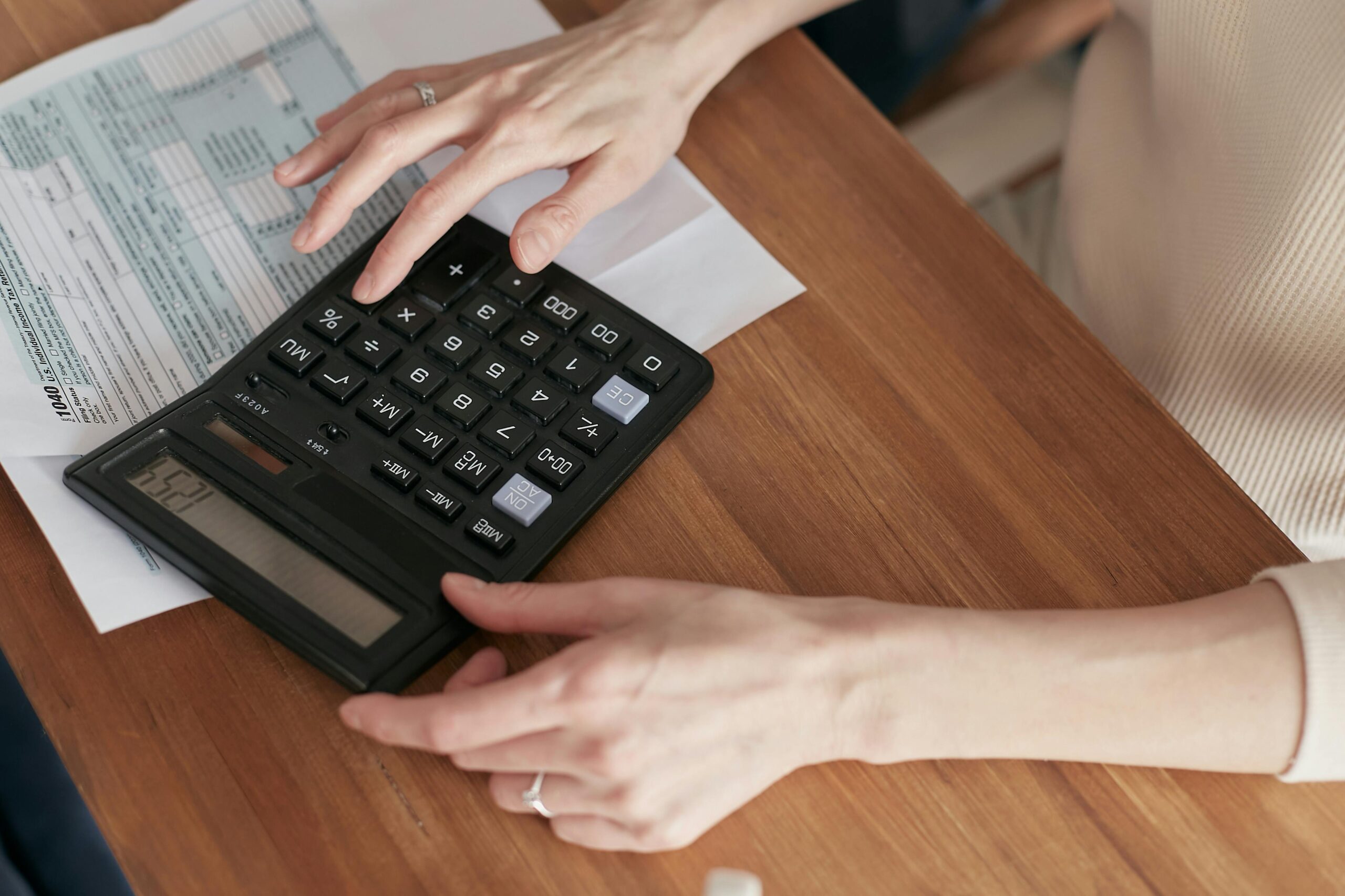 Ile kosztują rachunki za prąd, wodę, gaz, ogrzewanie, śmieci w 2025 roku w Polsce