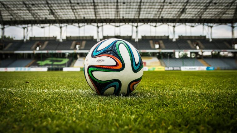 Ile zarabia Lewandowski? Ile zarabia Ronaldo? Zarobki piłkarzy w 2026